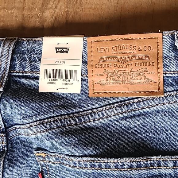 Womens Levis 70s ultra HIGH RISE FLARE Jeans pants size 28x32 NEW WITH TAGS! - Picture 4 of 5